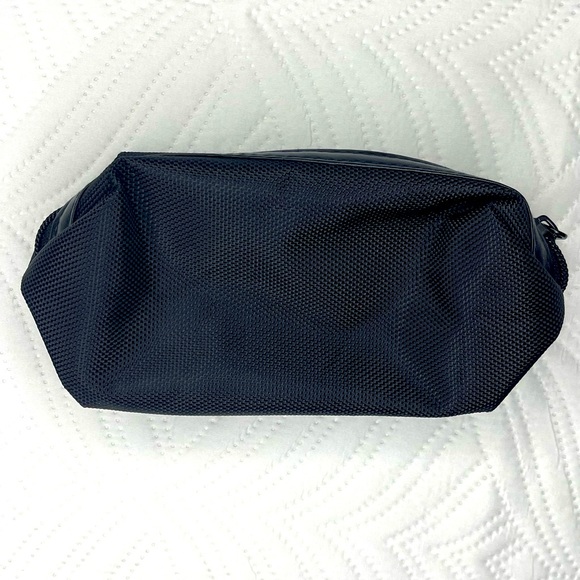 TUMI for Delta One First Class Amenity Toiletries Bag - Picture 3 of 4
